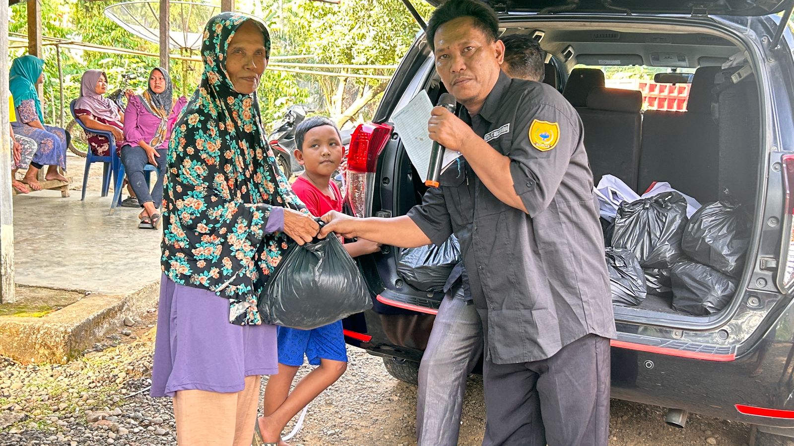 GARBETA Gelar Bakti Sosial Bersama Warga