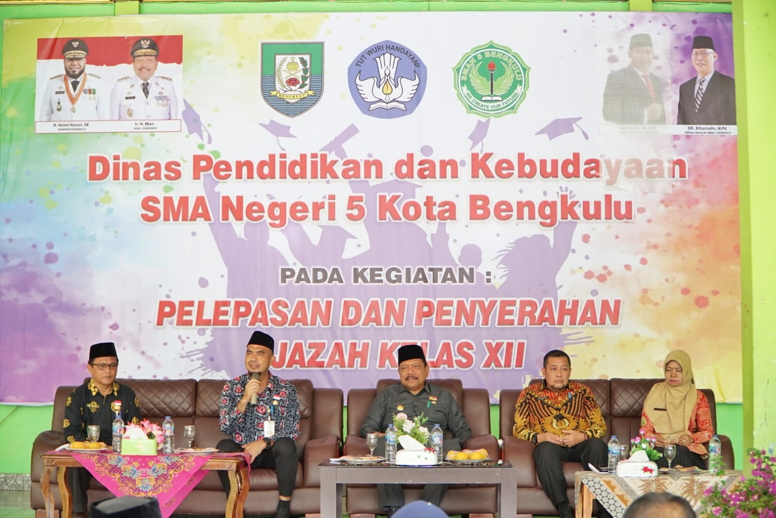 Wakil Gubernur Bengkulu, Dr. H. M. Rosjonsyah Mian, menghadiri pertemuan bersama seluruh kepala SMA dan SMK se-Kota Bengkulu di SMA Negeri 5 Bengkulu