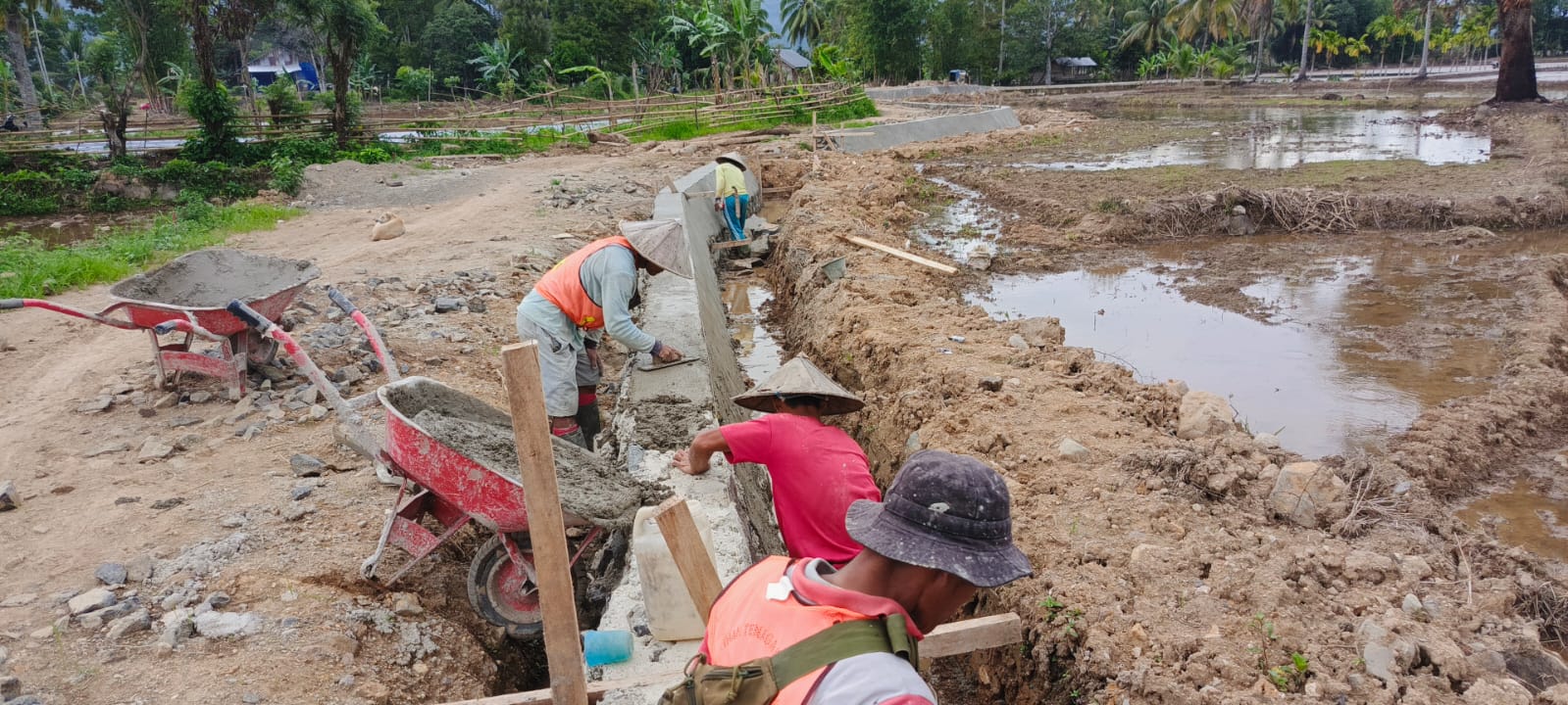 Apresiasi Masyarakat dan Kepala Desa Terhadap Rehabilitasi Irigasi D.I Air Ketahun.