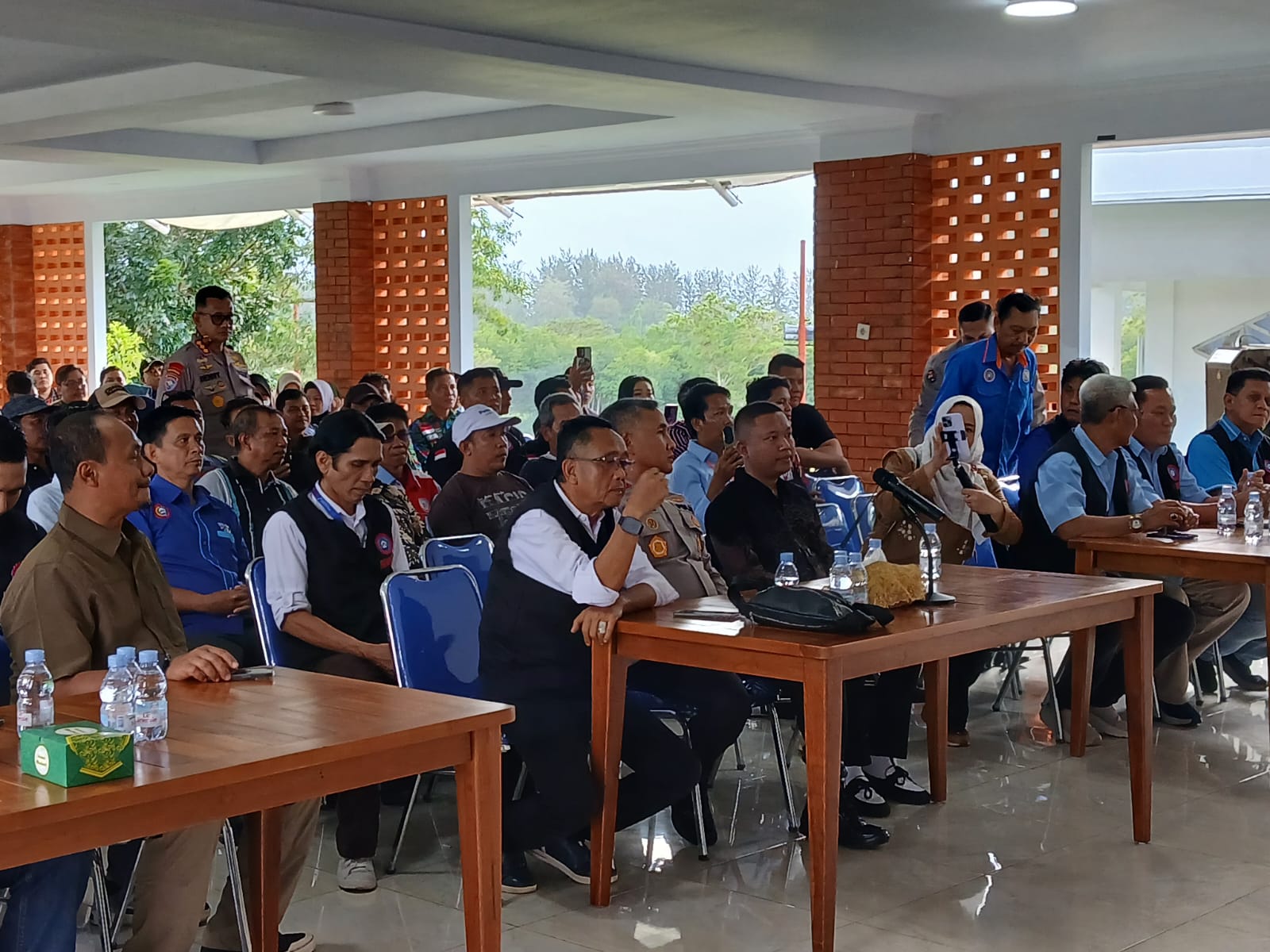 Polda Bengkulu Bagikan Sembako