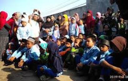 Segel di Buka - Air Mata Bahagia Wali Murid SD 62 Tak Terbendung