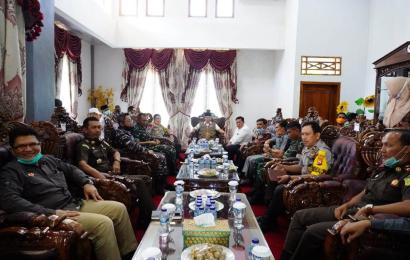 Gubernur Rohidin Mersyah 