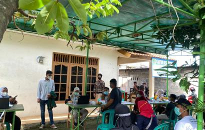 Dorong Pandemi menjadi Endemi, KKN UNUSIA Bantu Proses Vaksinasi