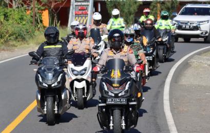 Bersepeda Motor, Kapolres RL dan Forkopimda Tinjau Vaksinasi di Binduriang