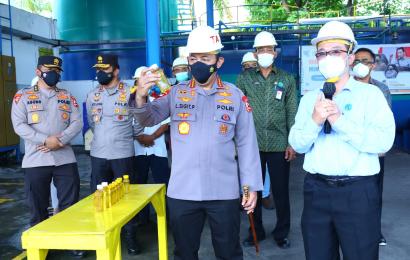 Tinjau Pabrik Minyak Goreng di Bali, Kapolri Pastikan Stok dan Harga Sesuai HET Dipasaran 
