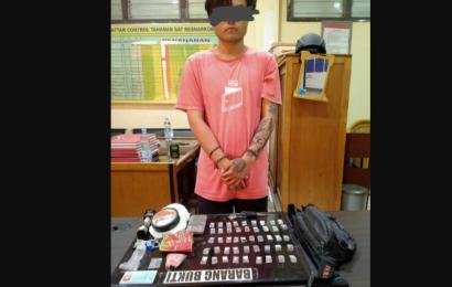 Terduga pelaku bersama barang bukti
