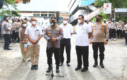 Tinjau Pasar Minggu, Kapolri Pastikan Stok Minyak Curah untuk Warga Aman 