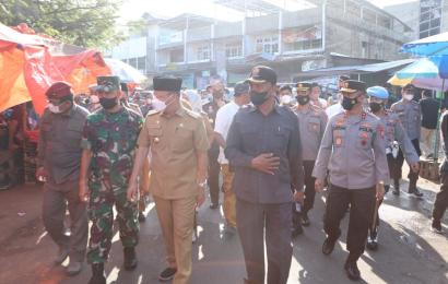 Kapolda dan Gubenur Bengkulu Tinjau Pasokan Sembako di Pasar Panorama