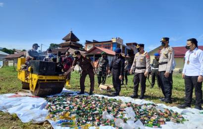 Ratusan Botol Miras Dimusnahkan Polres Rejang Lebong