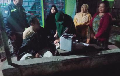 Percepatan Vaksinasi, Bhabinkamtibmas Polsek PUT Lakukan Pendampingan Tim PKM