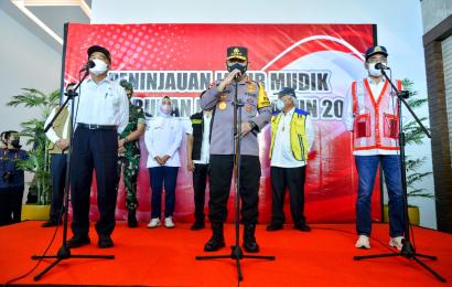 Tinjau Pelabuhan Merak, Kapolri Apresiasi Masyarakat yang Mudik Lebih Awal