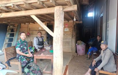  Bhabinkamtibmas dan Babinsa Gelar Binluh Himbau Warga Cegah Covid-19 dan PMK