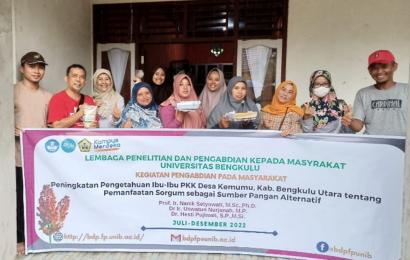 Pemberdayaan Masyarakat Kemumu melalui Budidaya Sorgum & Diversifikasi Olahannya oleh Dosen Unib