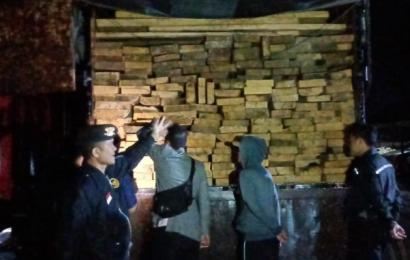 Polres BS Amankan 1 Fuso Bermuatan Kayu Diduga Ilegal