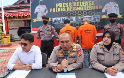 Pelaku Saat Diamankan Di Polres Rejang Lebong