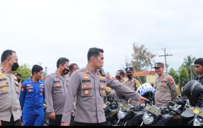 Kapolres Kaur Polda Bengkulu AKBP Dwi Agung Setyono S.IK MH, saat memimpin pemeriksaan terhadap kendaraan dinas