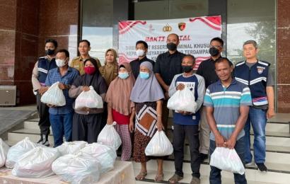 Pembagian bantuan sosial