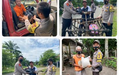 Pembagian paket sembako ShareFacebookTwitterWhatsApp