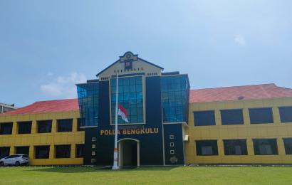 Polda Bengkulu Kibar Bendera Setengah Tiang