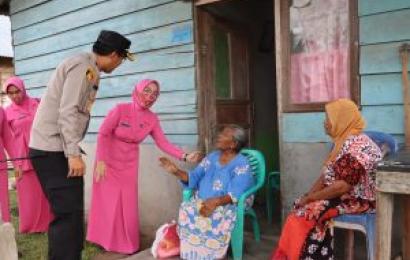 Polres MM Bersama Bhayangkari Salurkan 120 Paket Sembako
