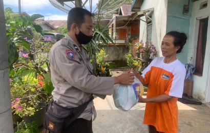 Polres Rejang Lebong Bagikan 100 Paket Sembako Kepada Buruh dan Petani 