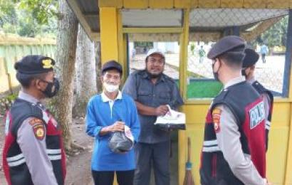 Sat Samapta Polres Mukomuko Berbagi Sembako kepada masayarakat terdampak kenaikan BBM