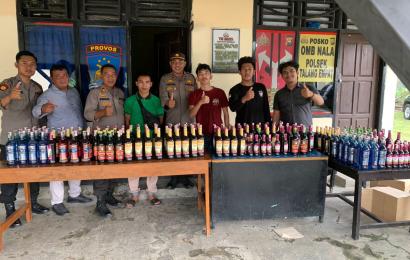 ratusan botol miras diamankan polres Benteng