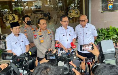 Kadiv Humas Polri Irjen Dedi Prasetyo Saat Penyampaian Kepada Wartawan