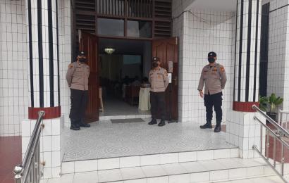Pengamanan di gereja