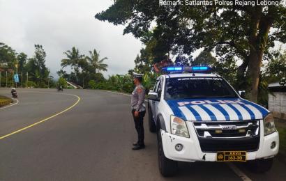 Petugas Saat Melakukan Patroli