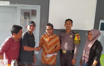 Polisi Saat Mendamaikan Warga Yang Berselisih