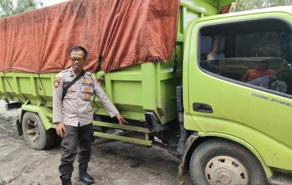 Truk yang ditabrak pelajar