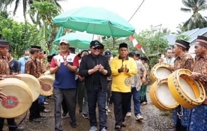 Wakil Gubernur Rosjonsyah Saat Membuka Penembang Fest 2022