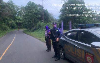 Patroli Sinergitas TNI-Polri di Jalur Lintas Sindang Kelingi-Padang Ulak Tanding