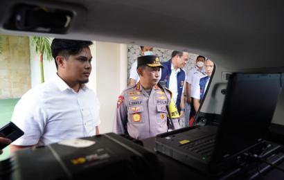 Kapolri saat meninjau persiapan petugas