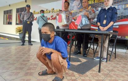 Tersangka Saat Diamankan Polsek PUT Polres Rejang Lebong