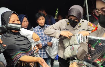 Selimut Hangat dari Ketum Bhayangkari untuk Pengungsi Gempa Cianjur