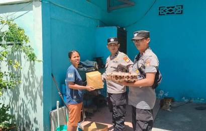 Jelang Natal, Kapolres Bengkulu Selatan Bagikan Bansos ke 4 Gereja