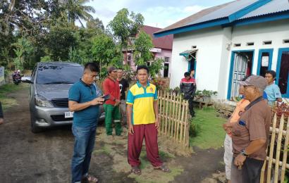 Kapolsek saat mendatangi rumah ibu korban