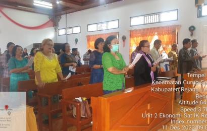 Jemaat Gereja Kristen Injil Indonesia yang sedang beribadah