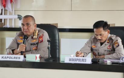 AKBP Tonny Kurniawan Dan Kompol Edi Syafrudin Saat Rapat Koordinasi Internal