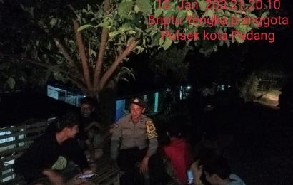  Bhabinkamtibmas Polsek Kotapadang Sambang Remaja Nongkrong