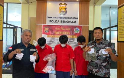 Edar Ganja, Dua Pemuda Ditangkap Ditresnarkoba Polda Bengkulu