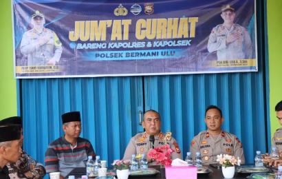Kapolres Rejang Lebong dan Kapolsek Bermani Ulu Jum'at Curhat Bareng Warga Desa Air Pikat 