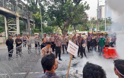 Demo Perppu Cipta Kerja: Mahasiswa BEM PTNU Bentrok dengan Polisi
