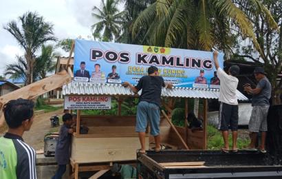 Wujudkan Situasi Kamtibmas Yang Kondusif, Kapolsek Kota Manna Bersama Warga Gotong Royong Bangun Pos Kamling