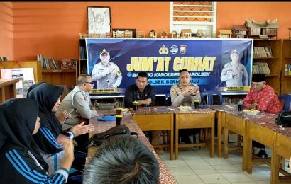 Jumat Curhat Polsek Bermani Ulu dengan Para Guru dan Staf SMPN 33 Rejang Lebong