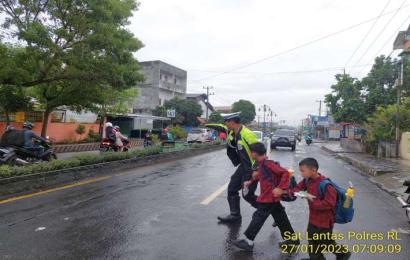 Polres RL Gelar Pengaturan di Titik Rawan Macet dan Kecelakaan