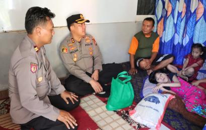 Kapolres Lebong Kunjungi Penderita Stunting dari Keluarga Kurang Mampu
