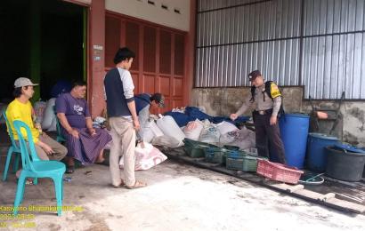 Bhabinkamtibmas Polsek Curup Polres  Sambangi Warga
